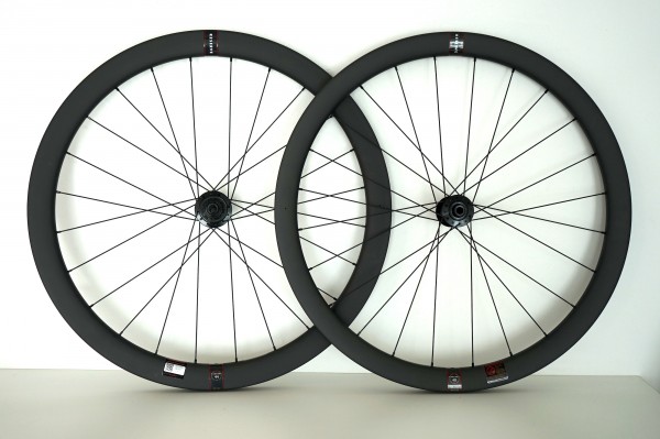 Reserve 40|44 Zipp ZR1 Naben - Carbon Laufradsatz Rennrad (12x100 / 12x142) disc-brake