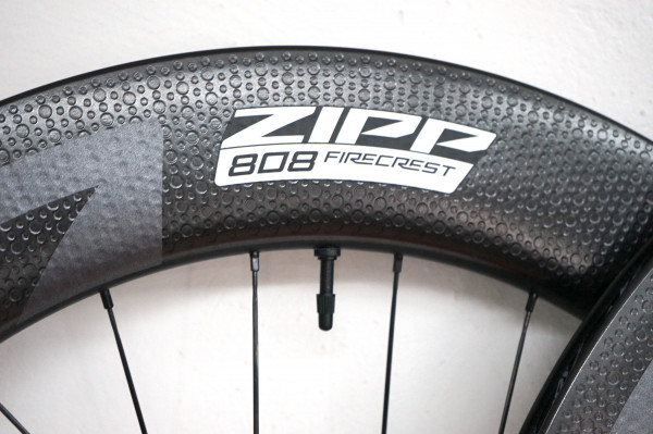 ZIPP 808 Firecrest Carbon Clincher Tubeless-Ready für Scheibenbremsen  (2021/2022) - Laufradsatz | edelrad.de