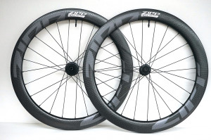 ZIPP 404 Carbon Clincher Firecrest Tubeless-Ready für Scheibenbremsen (2022/2023) Laufradsatz ZIPP 404 Carbon Clincher Firecrest Tubeless-Ready für Scheibenbremsen (2022/2023) Laufradsatz